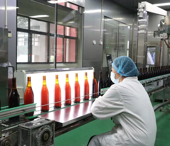 Lini produksi cerdas Alar Brewery beroperasi kanthi efisien